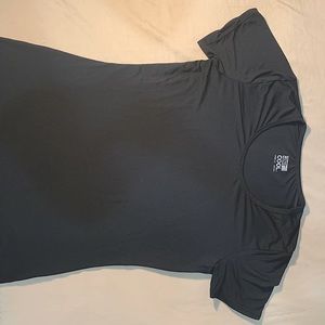 Workout t-shirt for women in the color black